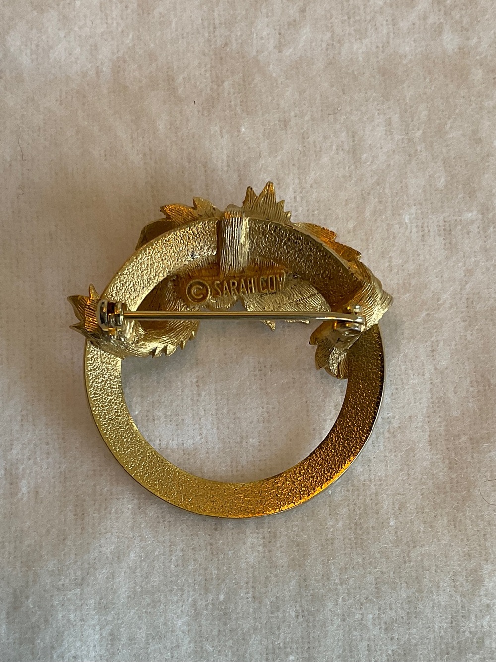 Sarah Coventry Gold-Tone Leaf Brooch with Pearl Cluster - Picture 2 of 2